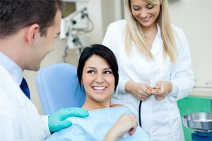 A dentist discussing with a patient 